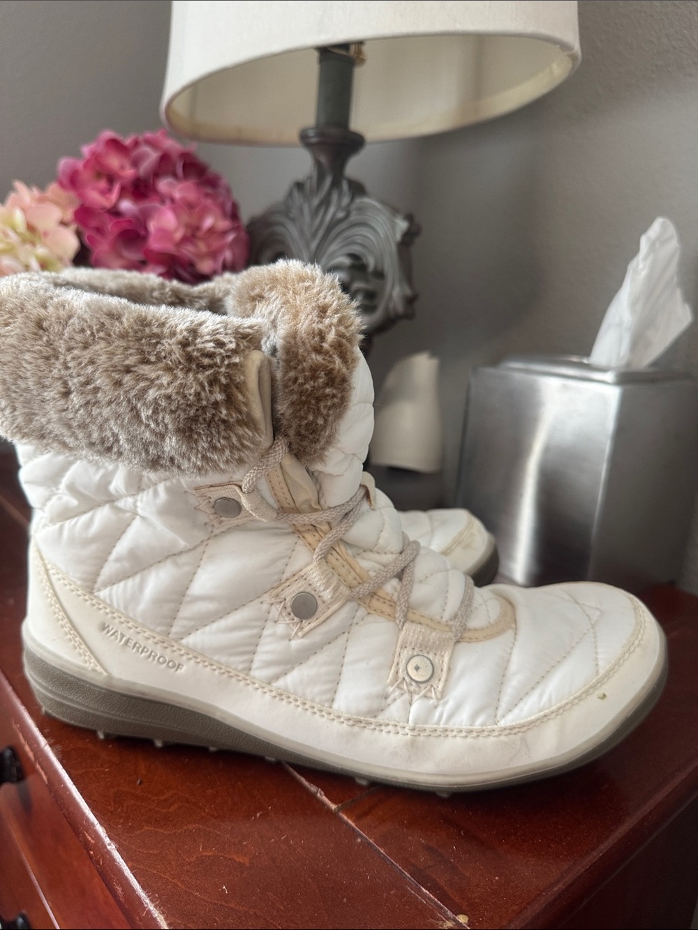 Columbia White Quilted Waterproof Winter Boots with Faux Fur Collar